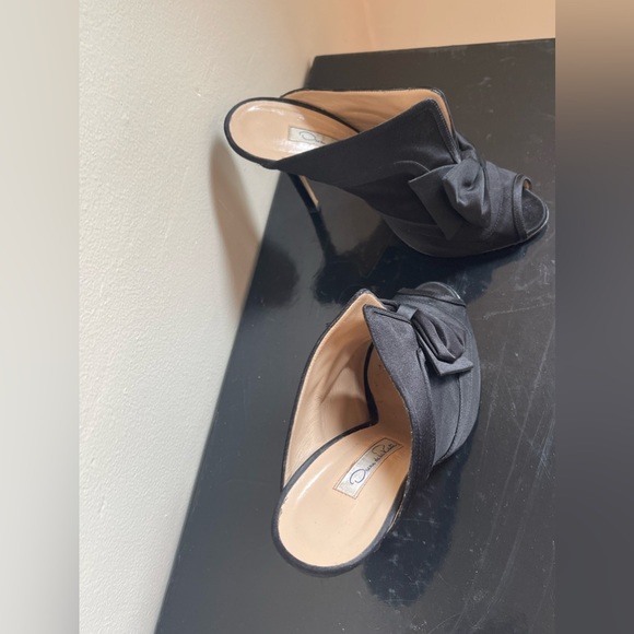 Vintage Oscar De La Renta Black Satin Heels with Bow size 39/8 - Picture 3 of 6